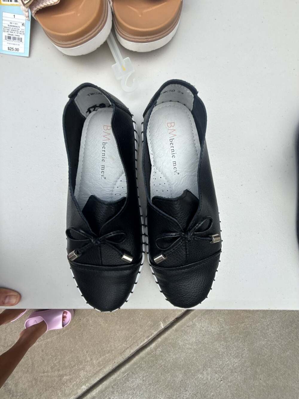 Bernie Mev Girls TWK50 Black Leather Bow Loafer Flats Size 34